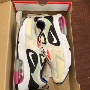 Women’s Nike Air Max 200